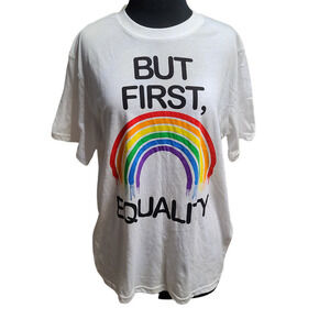 Love Unites casual tshirt white short sleeve sz S / M